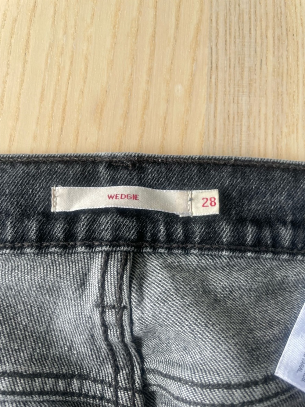 Levi’s Wedgie Black Wash Straight Jeans size 28 Levi ladies denim jeans - Picture 3 of 10